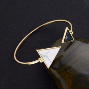 Χρυσό βραχιόλι triangle & marble effect σε μαύρο & λευκό χρώμα